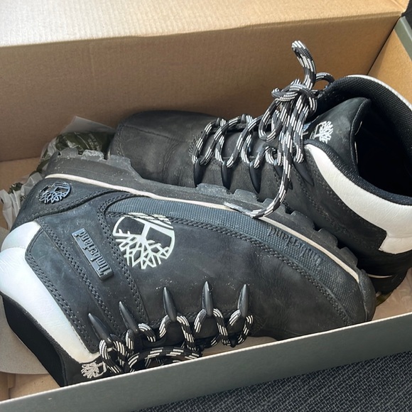 *SOLD* Size 7 black Timberlands, women’s - Picture 1 of 8